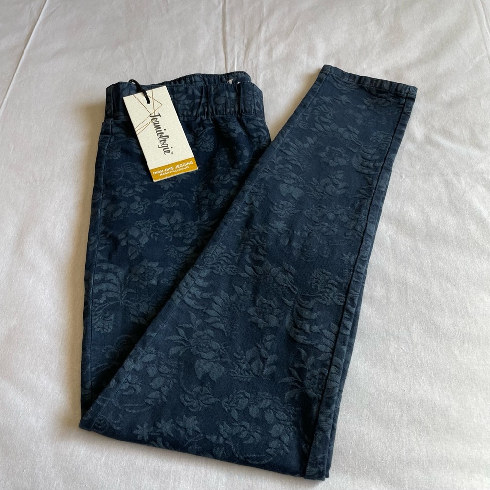 NWT Jeaniologie Slim & Shape High Rise Pull on Waistband Women’s Jegging Size 10
